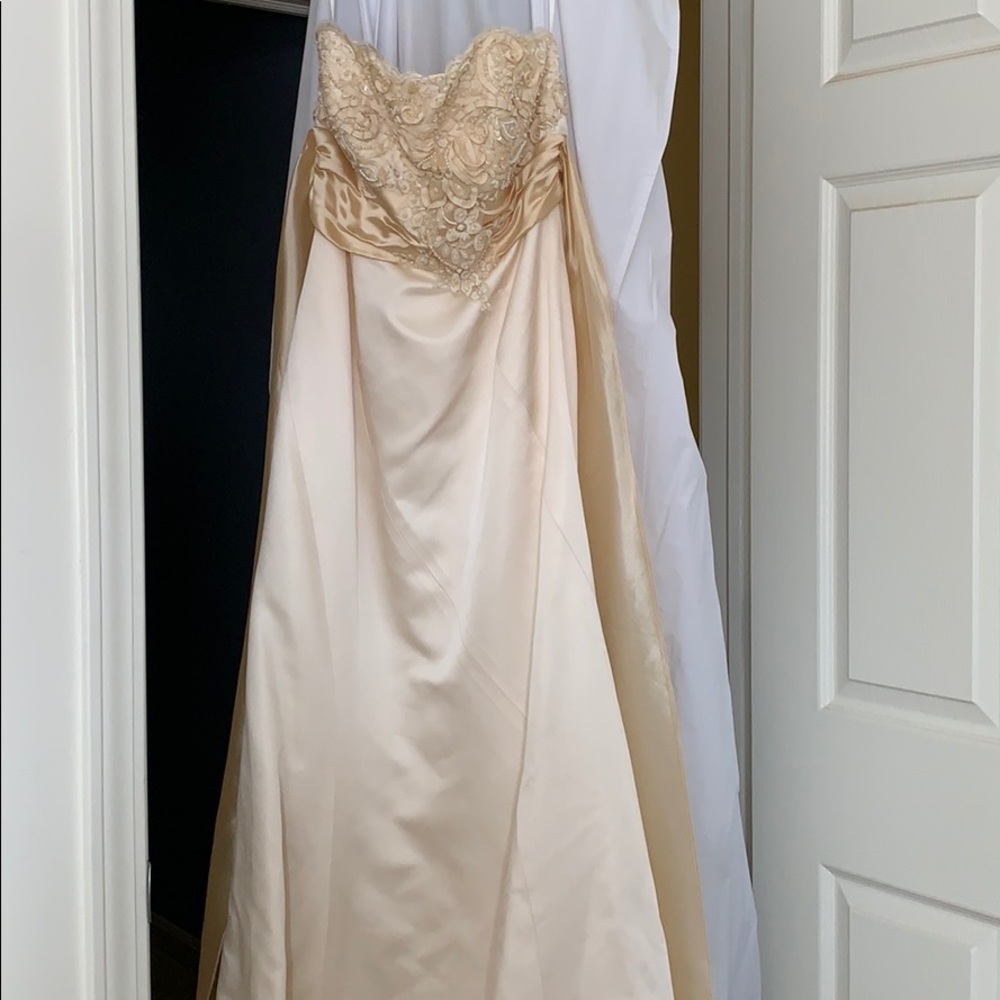Wedding dress ivory by Amy Kuschel